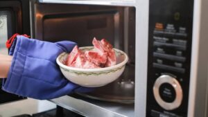 ứng dụng lò vi sóng công nghiệp trong rã đông nhanh